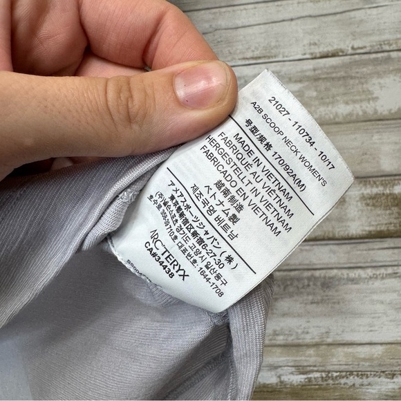 Arc'teryx Women's A2B Scoop Neck Shirt Size Medium In Athena Grey - Picture 5 of 7